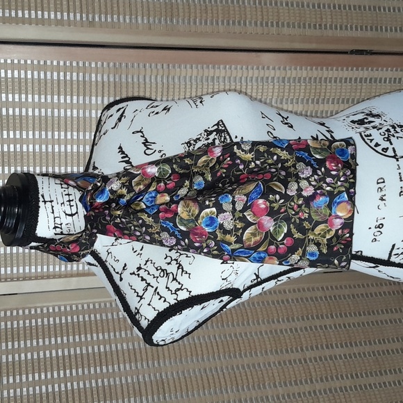 Scarf multi color fruits and foliage - Picture 2 of 5